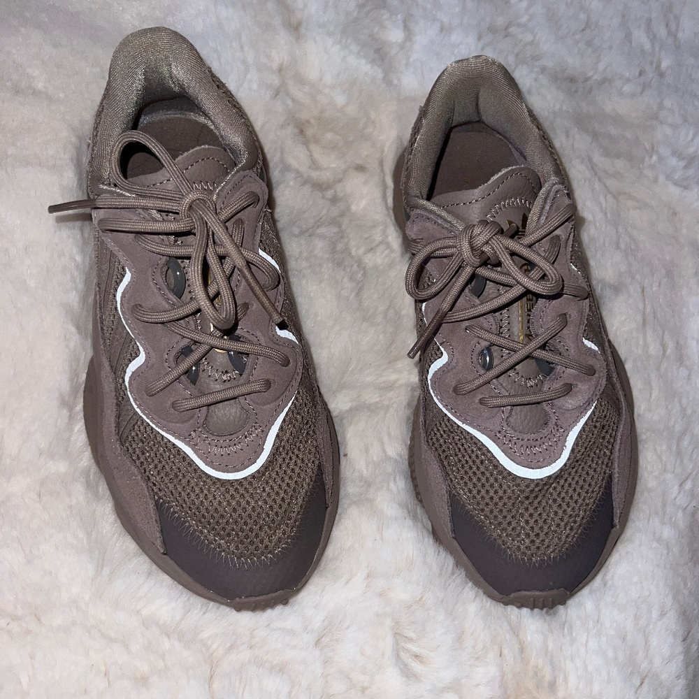 Adidas ozweego size 5.5